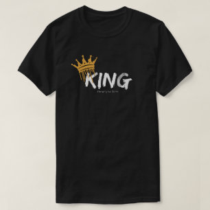 Camiseta negra con mangas cortas y diseño de logo
