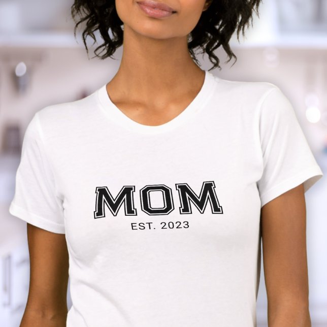 Camiseta negra con tipografía Established Mom (Subido por el creador)