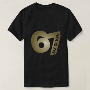 Camiseta negra de tipografía dorada 67 Six Seven