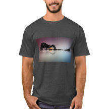 Camiseta negra del gris de la reflexión del agua