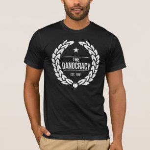 Camiseta negra del logotipo de TheDanocracy César