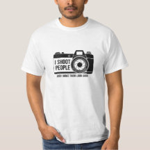Camiseta negra diseño disparo personas
