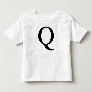 Camiseta negra inicial con monograma de la letra Q