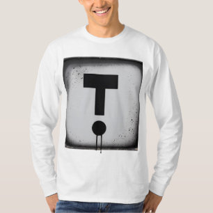 Camiseta Negrita Minimalista "T" con efecto de goteo