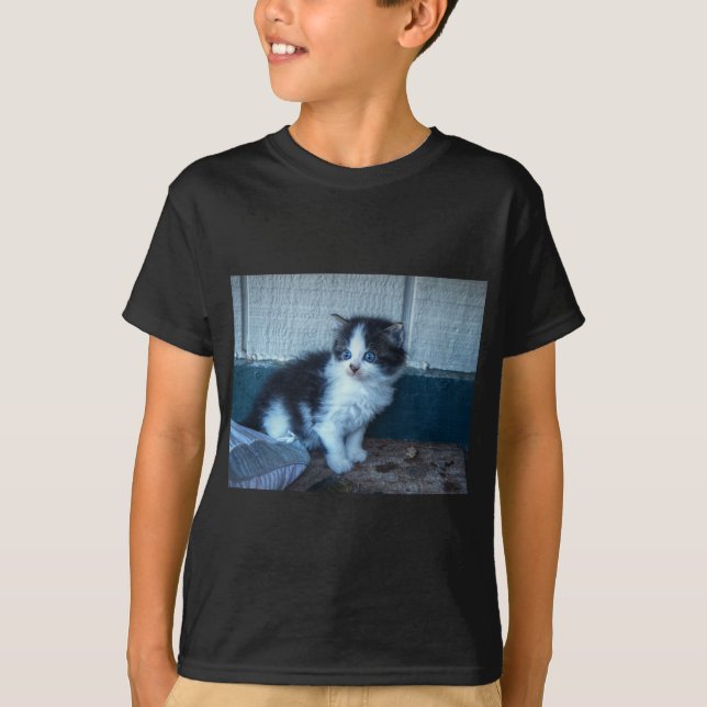 Camiseta Negro + Gatito Blanco (Anverso)