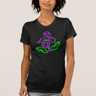 Camiseta Neon Flamingo Glow Fiesta Tropical Púrpura