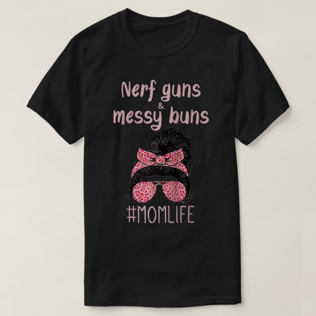 Camiseta Nerf Guns And Messy Buns Funny Momlife  (Diseño del anverso)