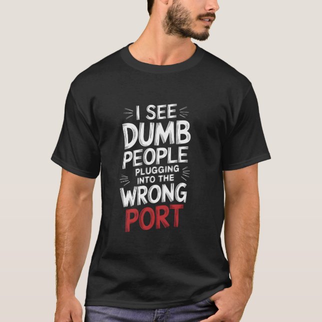 Camiseta Network Admin I See Dumb People Plugging Into The  (Anverso)