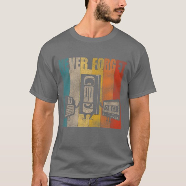 Camiseta Never Forget Floppy Disk VHS and Cassetteapes frie (Anverso)
