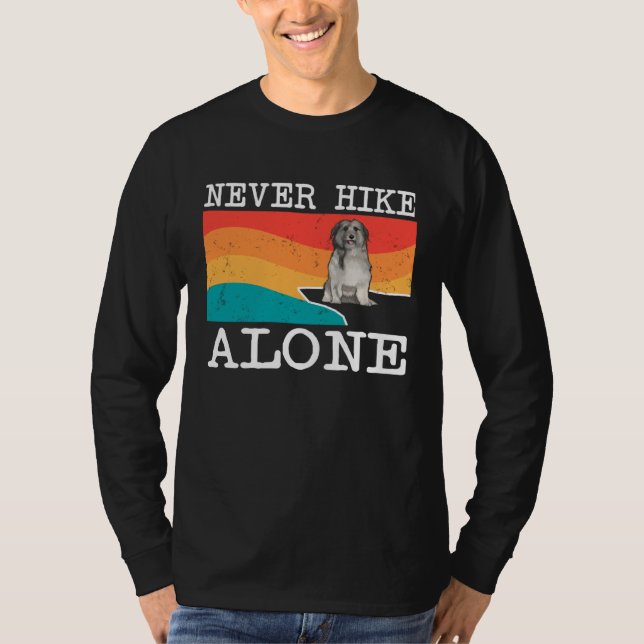 Camiseta Never Hike Alone Pyrenean Shepherd Graphic Hiking (Anverso)