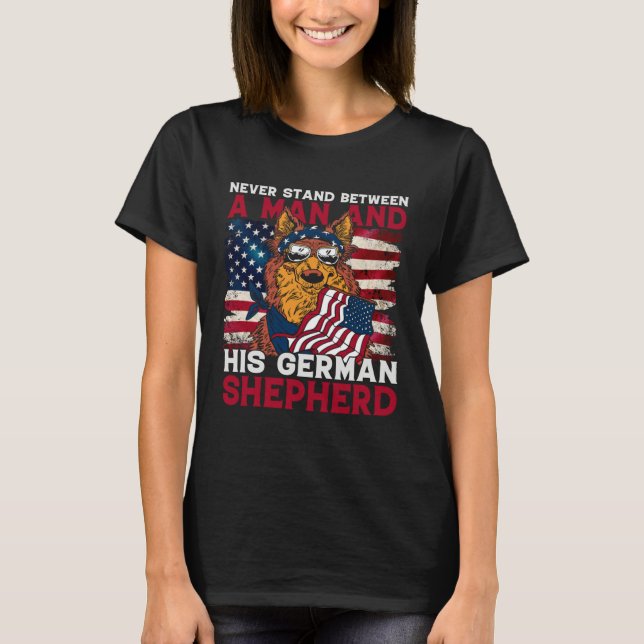 Camiseta Never stand between a man and his German Shepherd (Anverso)