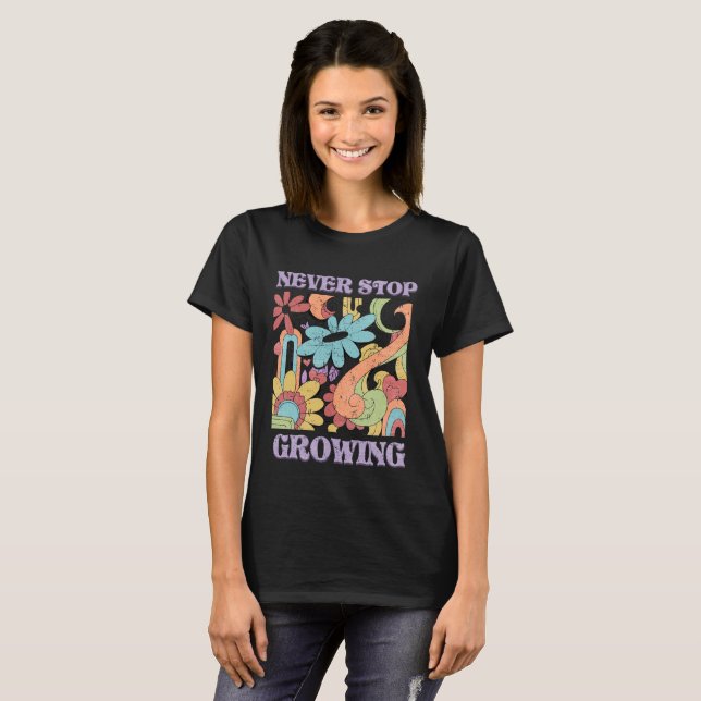 Camiseta Never Stop Growing Retro  (Anverso completo)