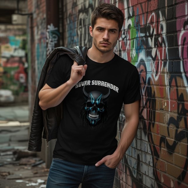 Camiseta Never Surrender Cyberpunk Skull T-Shirt (Subido por el creador)