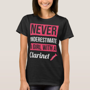Camiseta Never Underestimate A Girl With A Clarinet This fu