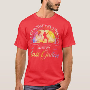 Camiseta Never Underestimate A Grandma Who Plays Bass Guita