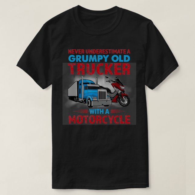 Camiseta Never Underestimate A Grumpy Old Trucker With Moto (Diseño del anverso)