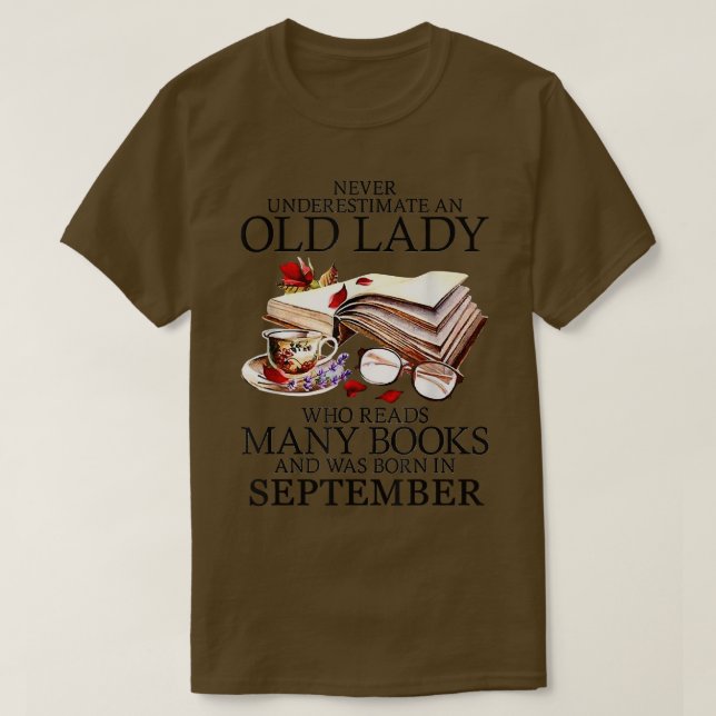Camiseta Never Underestimate A September Lady Who Reads Man (Diseño del anverso)