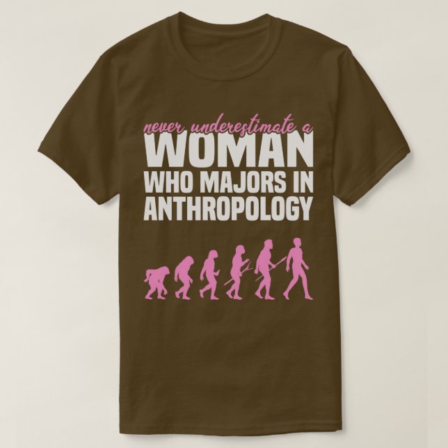 Camiseta Never Underestimate A Woman Who Majors In Anthropo (Diseño del anverso)