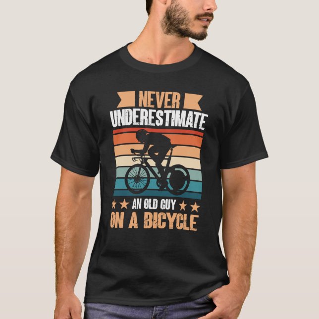 Camiseta Never Underestimate An Old Guy On A Bicycle For Bi (Anverso)
