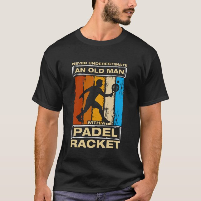 Camiseta Never Underestimate an Old Man Funny Padel Ball Pl (Anverso)