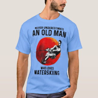 Camiseta Never Underestimate An Old Man Who Loves Water Ski