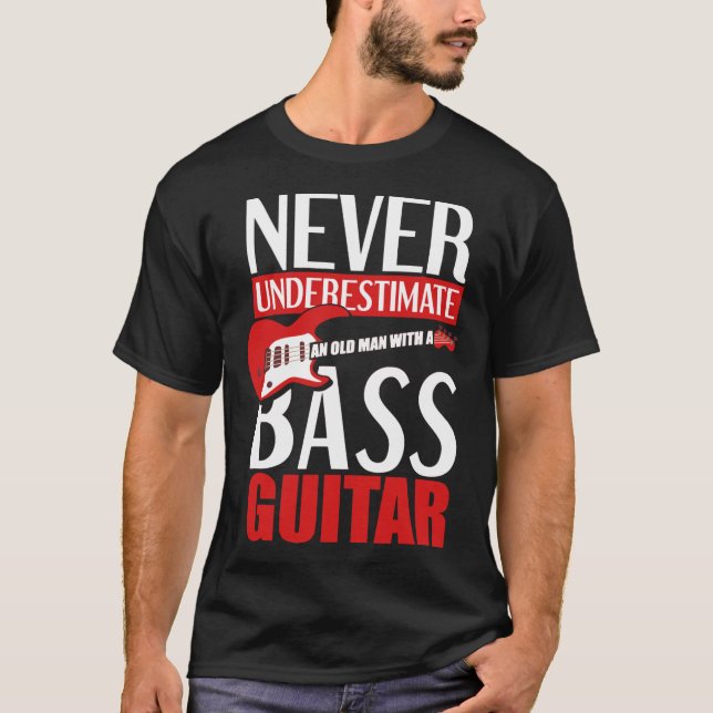 Camiseta Never Underestimate An Old Man With A Bass Guitar  (Anverso)