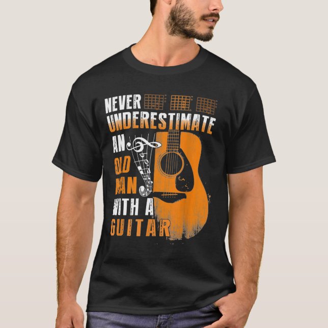 Camiseta Never Underestimate An Old Man With A Guitar For M (Anverso)