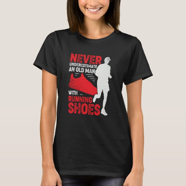 Camiseta Never Underestimate An Old Man With Running Shoes (Anverso)