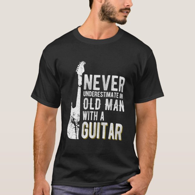 Camiseta Never Underestimate An Old With A Guitar Guitarist (Anverso)