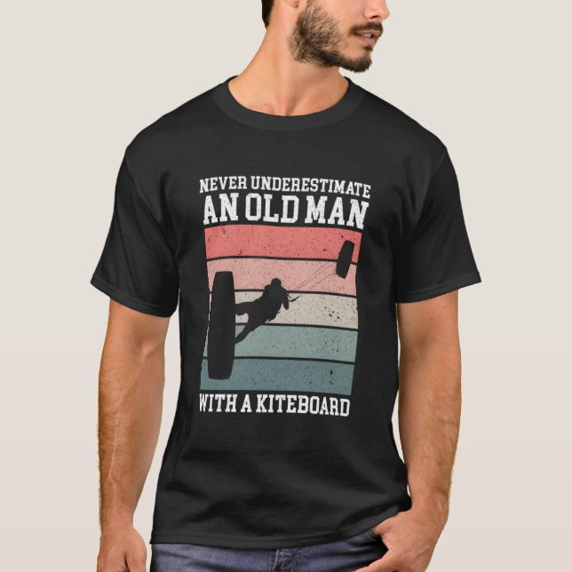 Camiseta Never Underestimate An Old With A Kiteboard Kitesu (Anverso)