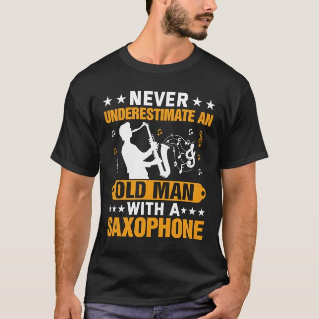 Camiseta Never Underestimate Old Man Saxophone Player Music (Anverso)
