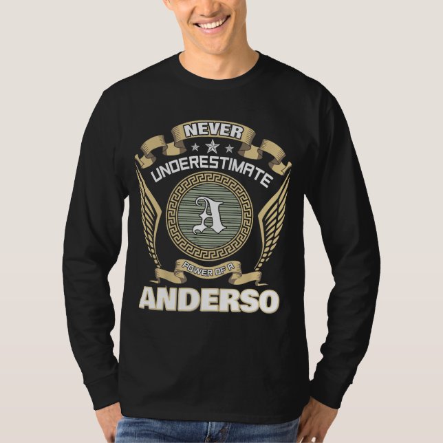 CAMISETA NEVER UNDERESTIMATE POWER OF A ANDERSON (Anverso)