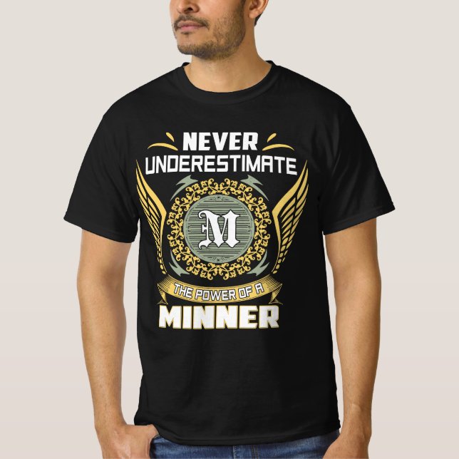 Camiseta Never Underestimate The Power Of A Minner (Anverso)
