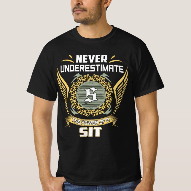 Camiseta Never Underestimate The Power Of A Sit (Anverso)