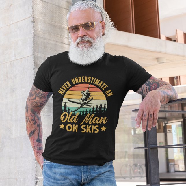 Camiseta  Never Understimate an Old Man On Skis funny (Subido por el creador)