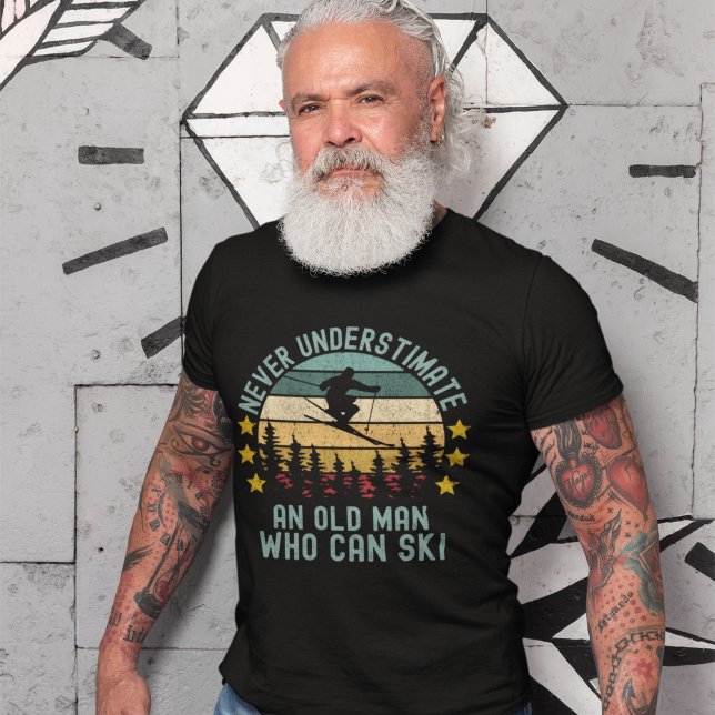 Camiseta Never Understimate an Old man Who Can Ski (Subido por el creador)