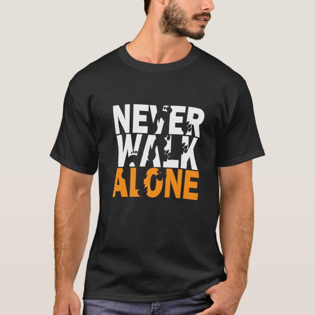 Camiseta Never Walks Alone Dog Animal Dog Owner Dog Lover (Anverso)