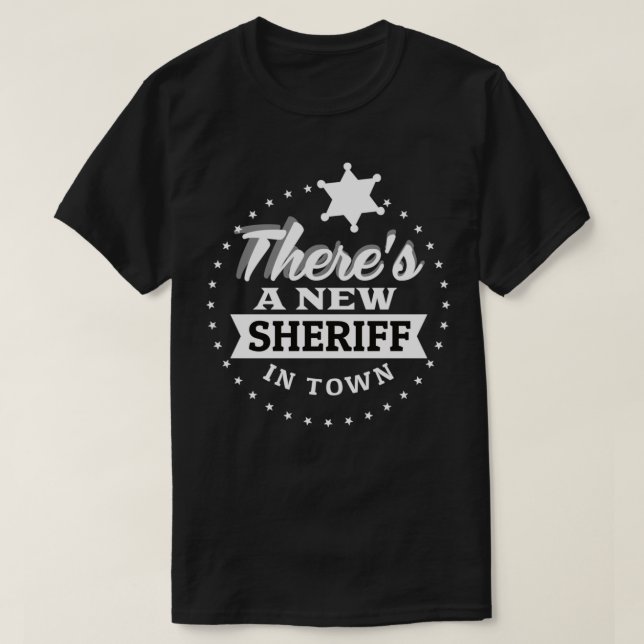 Camiseta New Sheriff In Town Deputy Cowboy Funny Kids Costu (Diseño del anverso)