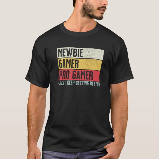 Camiseta Newbie, Gamer, Pro Gamer divertidos juegos de vide (Anverso)