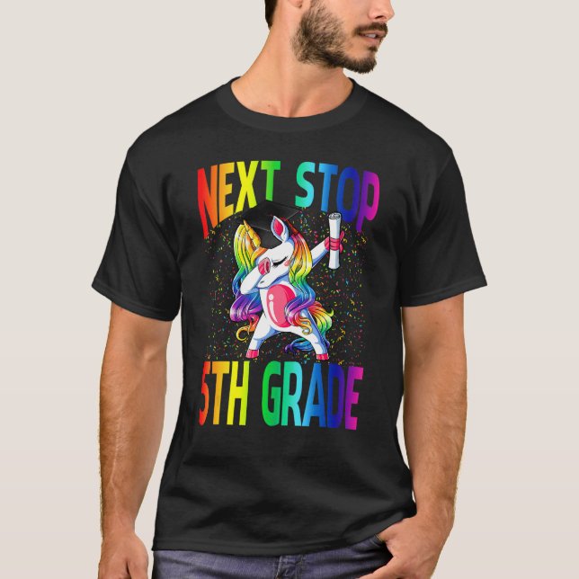Camiseta Next Stop 5th Grade Graduation Unicorn (Anverso)