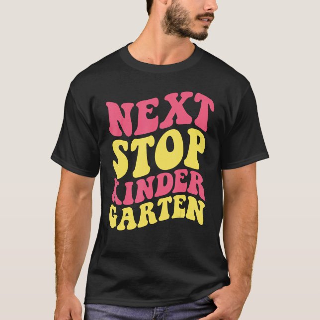 Camiseta Next Stop Kindergarten Preschool Graduation 2023 B (Anverso)