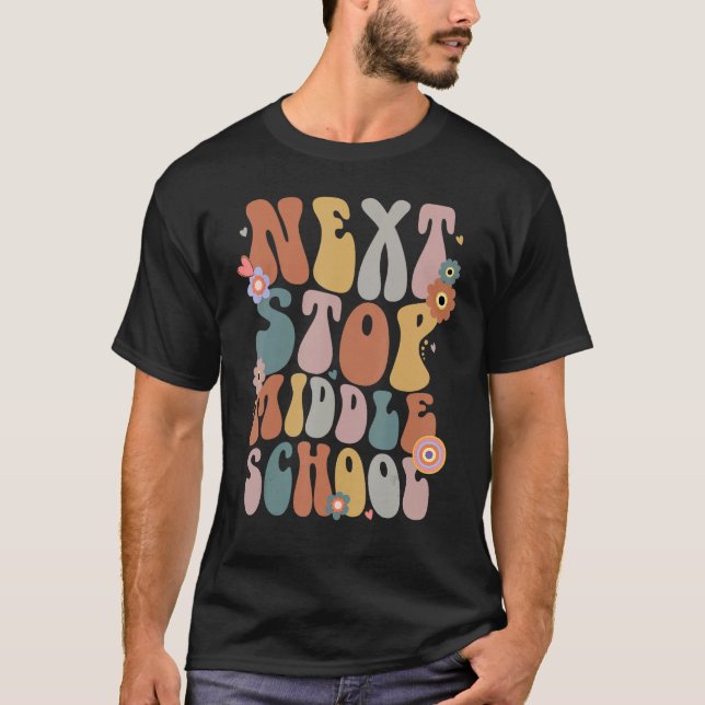 Camiseta Next Stop Middle School Groovy Retro 5th Grade Gra (Anverso)