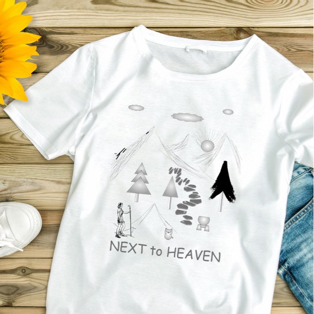 Camiseta Next to Heaven Hiking Camper (Subido por el creador)