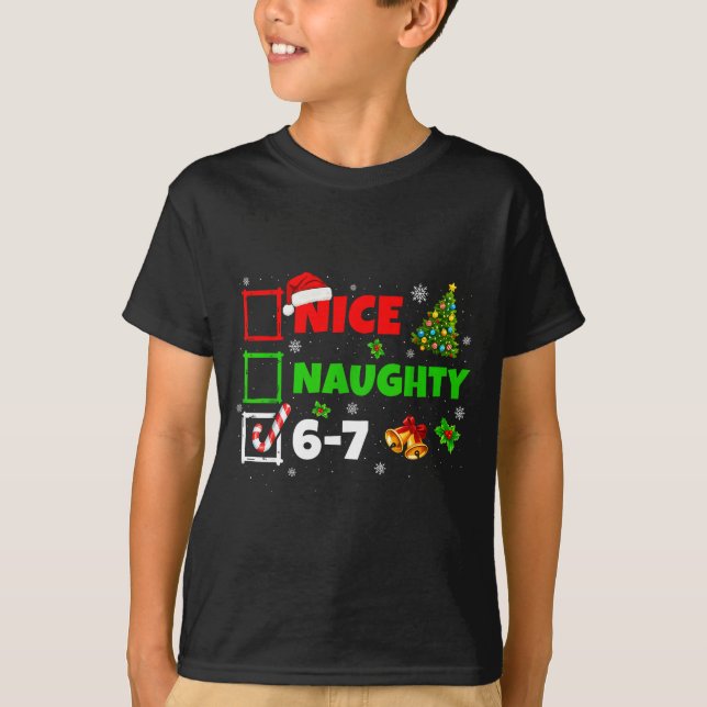 Camiseta Nice Naughty List 67 Christmas Brainrot Funny 6-7  (Anverso)