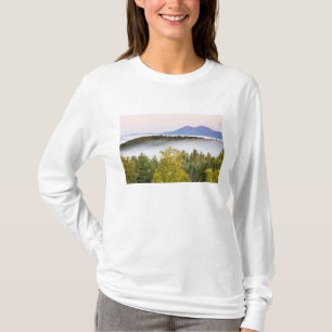 Camiseta Niebla matutina y los picos Percy vistos desde la