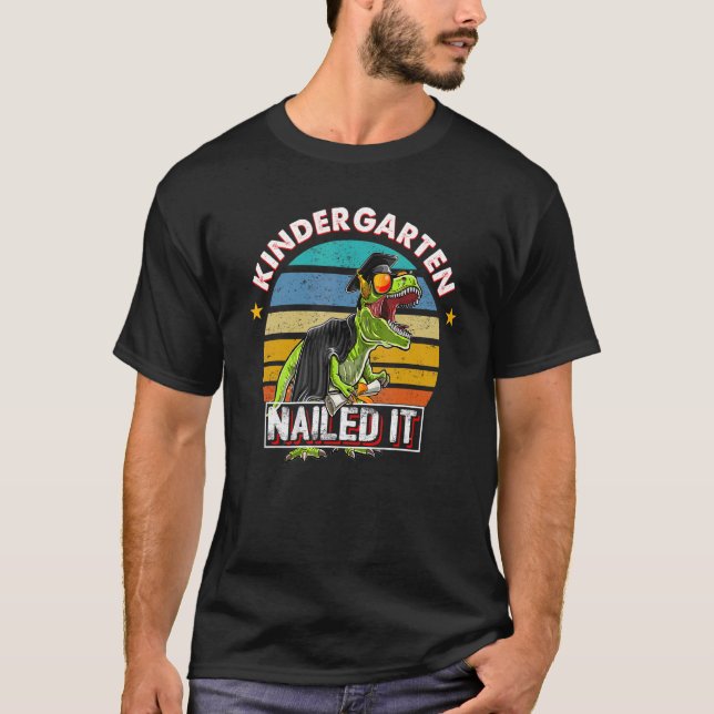Camiseta Niegan a un jardín de infantes el título de gradua (Anverso)