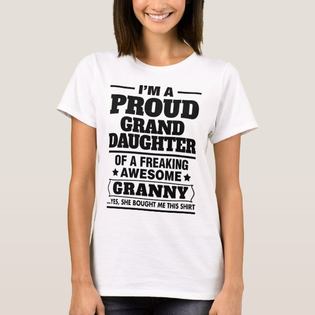 Camiseta Nieta orgullosa de A Freaking la abuelita (Anverso)