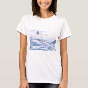 Camiseta Nieve en la pradera en macro invernal