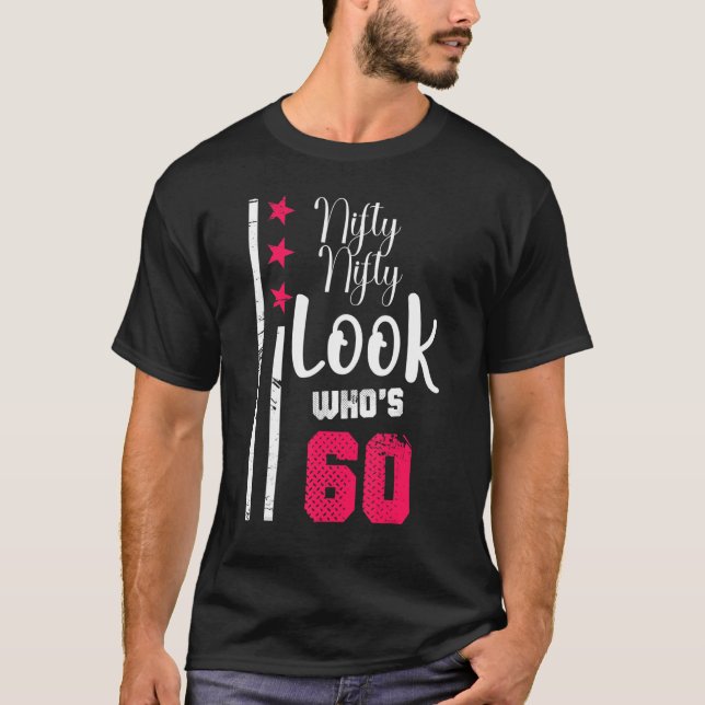 Camiseta Nifty Nifty Look Who's Birthday Squad de 60 años (Anverso)