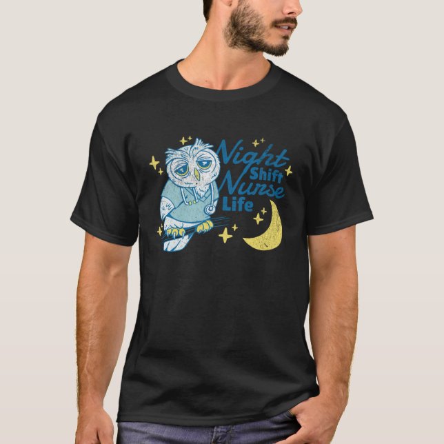 Camiseta Night late shift Nurse  Owl Sleepy Nurse Life Heal (Anverso)